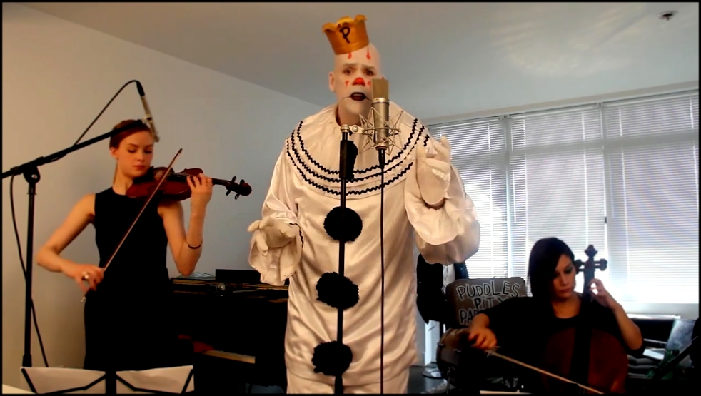 Sia - Chandelier Sad Clown with the Golden Voice Cover 