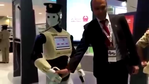 Робот-полицейский в Дубае 