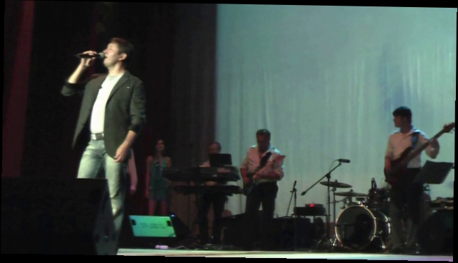 Айдар Галимов исполняет песню на русском 