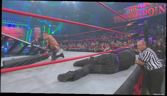 Остин Эйриес п. Джефф Харди ч - матч с лестницами за Чемпионство Мира - TNA Turning Point 2012 