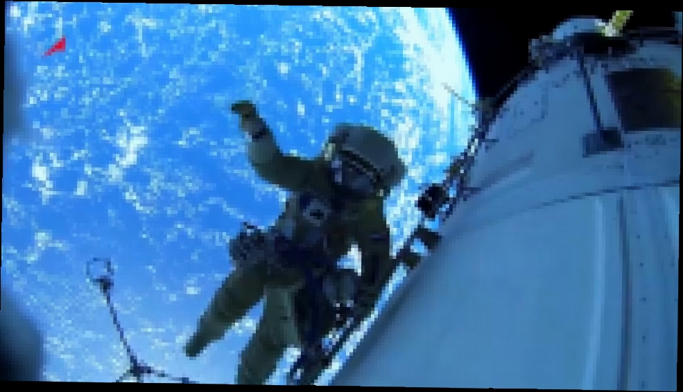 Российские космонавты сняли на видео выход в открытый космос 