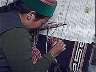 Индийские женщины ткут ковры, чтобы заработать себе на жизнь 