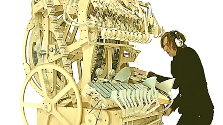Парень-гений построил музыкальную машину .по чертежам Леонардо да Винчи 