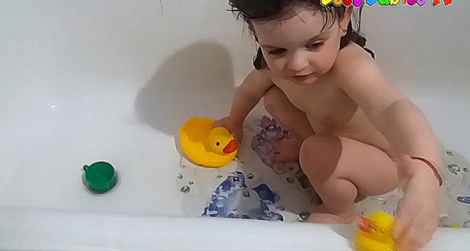 Funny Baby Video ★ Little girl talking to a toy in the bath ★ Cute baby girl scolds toy 