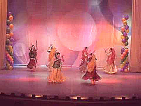 индийский народный танец с палочками дандия 