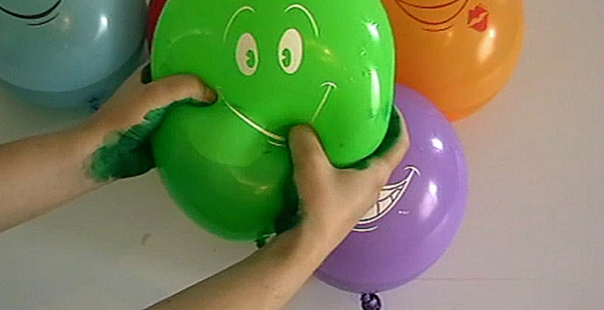 5 шариков с водой Учим цвета вместе с шариками Лопаем шарики с водой  