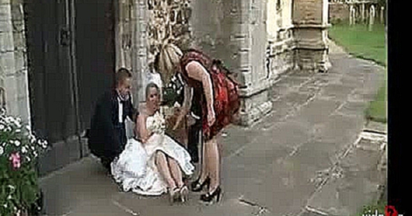 Уронил невесту  