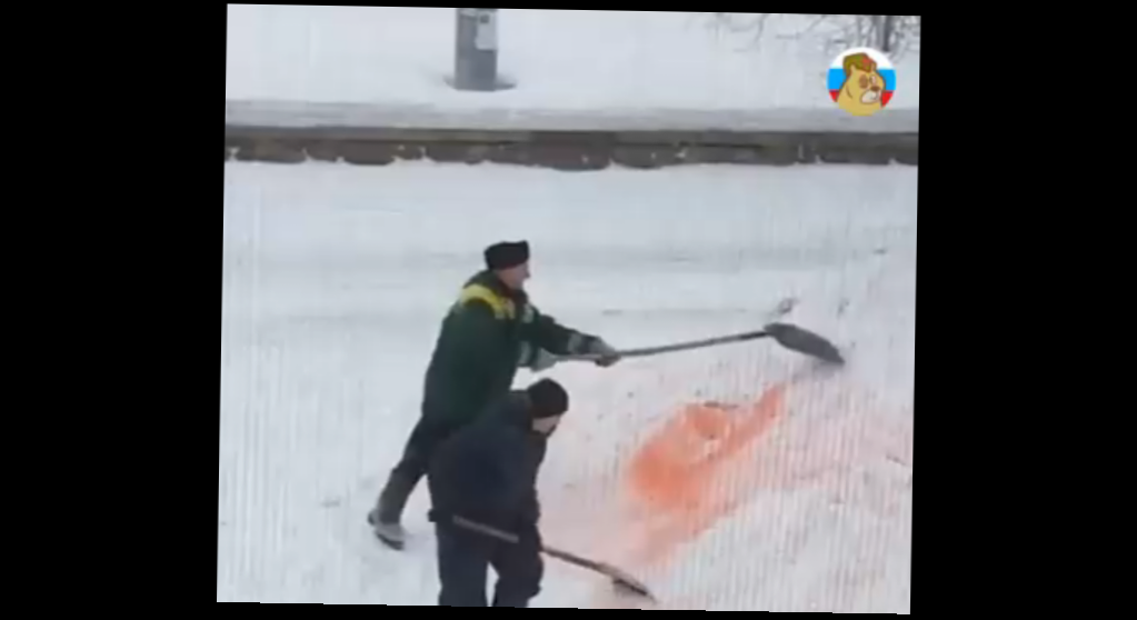 Очистка цветных сугробов от краски, Омск 