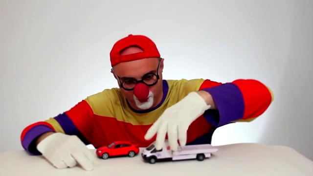 Смешные видео про машинку и эвакуатор от Димы - клоун для детей 