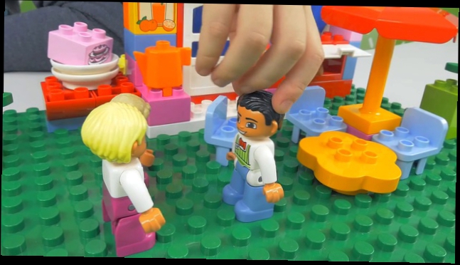 ЛЕГО КАФЕ для самых маленьких. Видео для детей с Даником и мамой. LEGO DUPLO CAFE 10587 