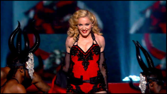 Madonna - Living for love Grammy 2015 