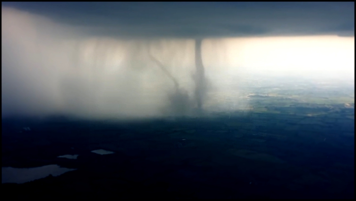  гигантские торнадо-близнецы: видео  Tornado über Schleswig-Holstein ⁄ Germany  05 06 2016 