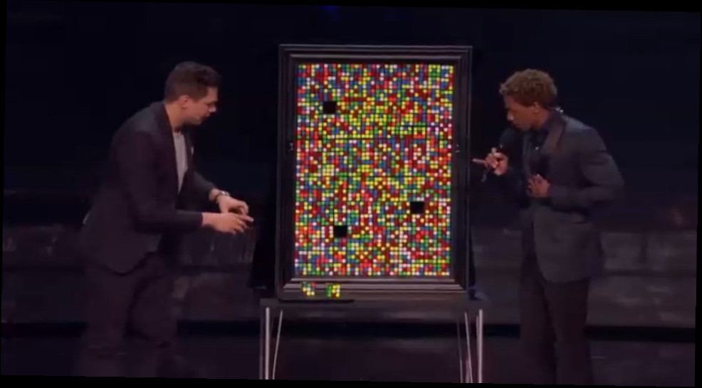 Иллюзионист поразил всех трюками с кубиками Рубика 