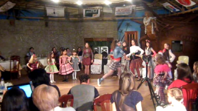 Танец школьниц. Талант-шоу Бастет 2011. 