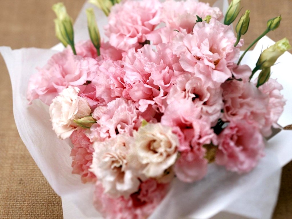 Розовый букет цветов 8 марта в ресторане «
