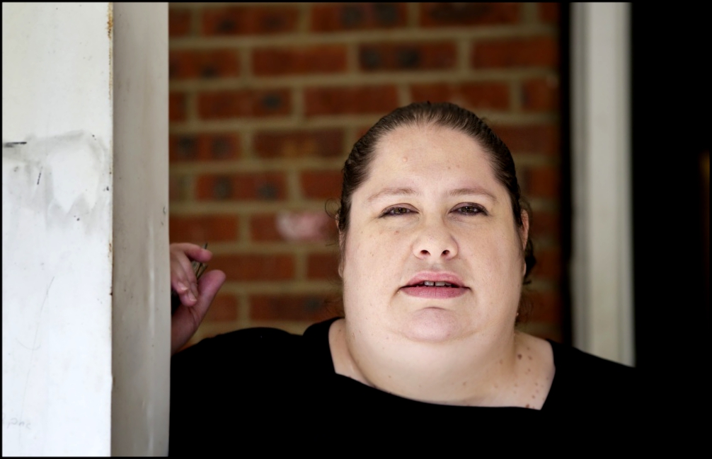 Фотогалерея.  Видео.  Одна из самых толстых женщин в мире осталась одна. 