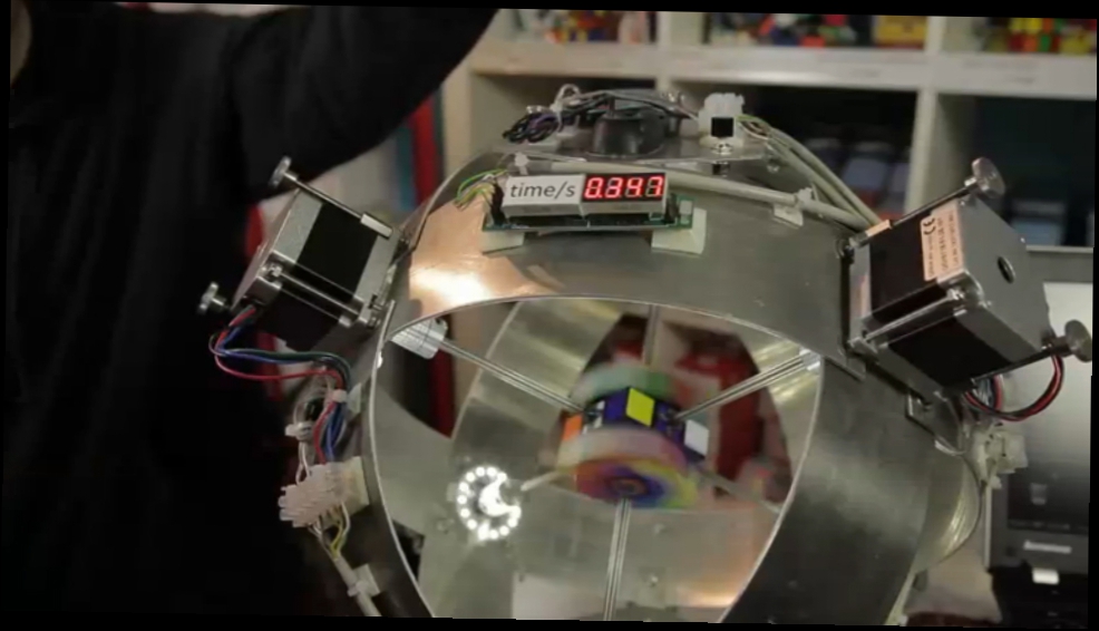 Робот установил очередной рекорд на сборке кубика Рубика 