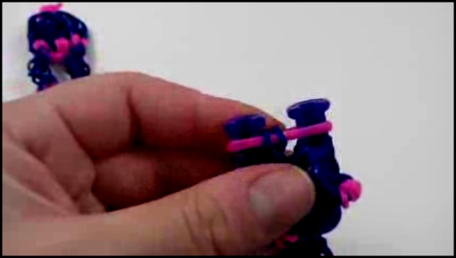 Зимняя Шапочка из резинок Rainbow Loom.Плетение из резинок Видеоуроки. 