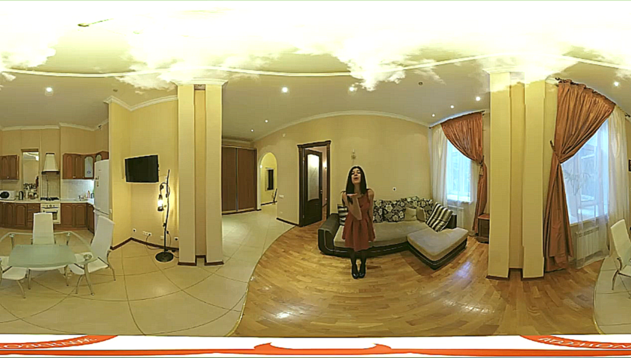  Девушка играет в прятки в виртуальной реальности 360 видео 