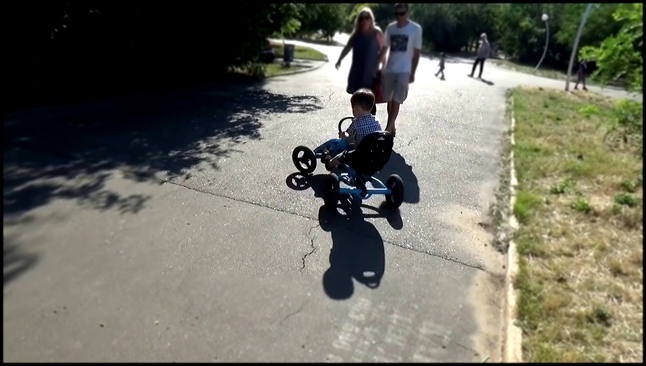 ВЛОГ Макс катается на велосипедах и машинках в парке Одесса VLOG ride toy car an 