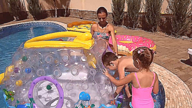 Огромное МОРОЖЕНОЕ надувное для плаванья и подлодка с шариками плаваем в бассейн 