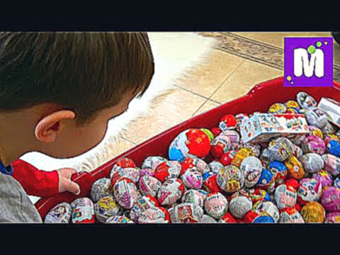 Сотни яиц с игрушками на тележке Макс и Катя ссыпали киндеры у мамы с кладовки 300 Surprise eggs 