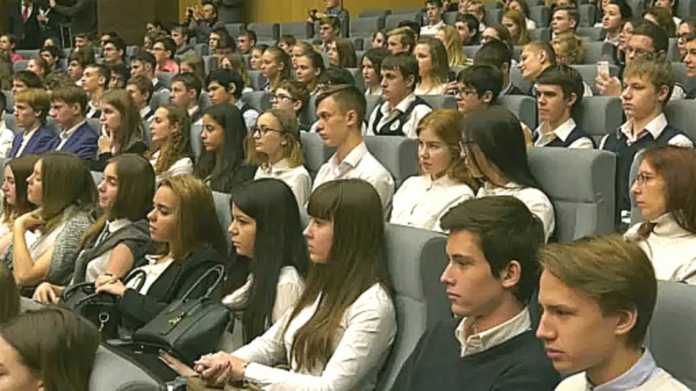 Более 100 одаренных школьников Приморья получили свидетельства стипендиатов Губернатора 