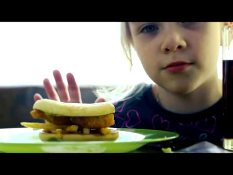 Что будет если смешать всю еду с МакДональдс Вредные детки готовят новые блюда Приколы Ютуб жесть 