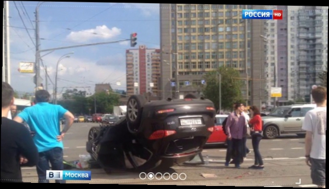 На площади Крестьянской заставы в Москве в результате ДТП перевернулся "Инфинити" 