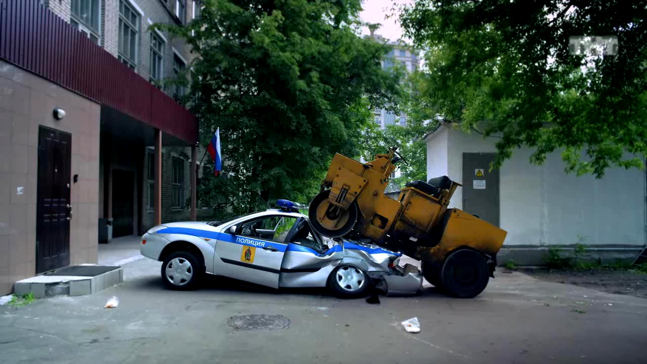Бородач: Катком по полицейской машине 
