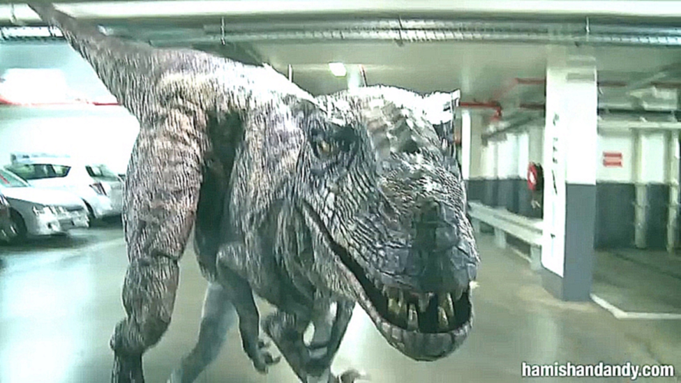 Динозавр на парковке розыгрыш 