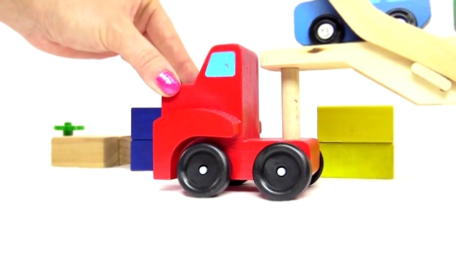 Развивающий мультфильм про игрушечные машинки - Кротик и автовоз - Учим цифры и цвета 