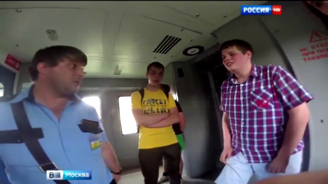 Московский школьник сломал руку при потасовке с контролерами в электричке 