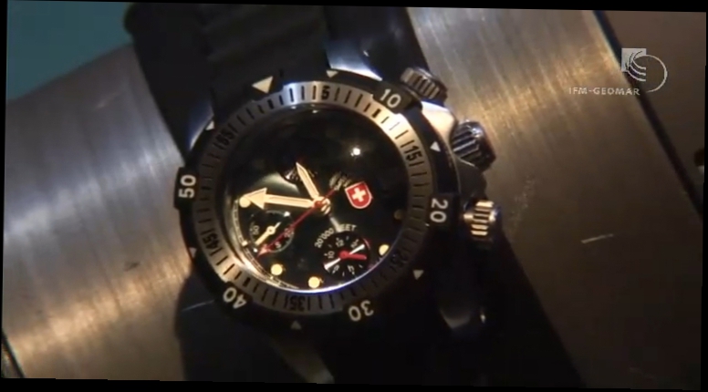 Часы для дайверов CX Swiss Military Watch 20000 feet из Книги Рекордов Гиннеса погрузили на 6000 м 