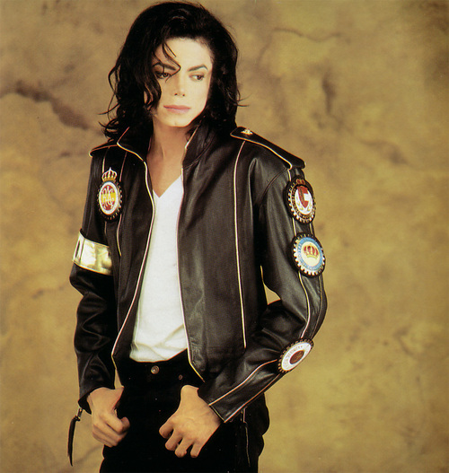 король поп-музыки Майкл Джексон - YOU ARE NOT ALONE
 http//vkontakte.ru/app1841357
